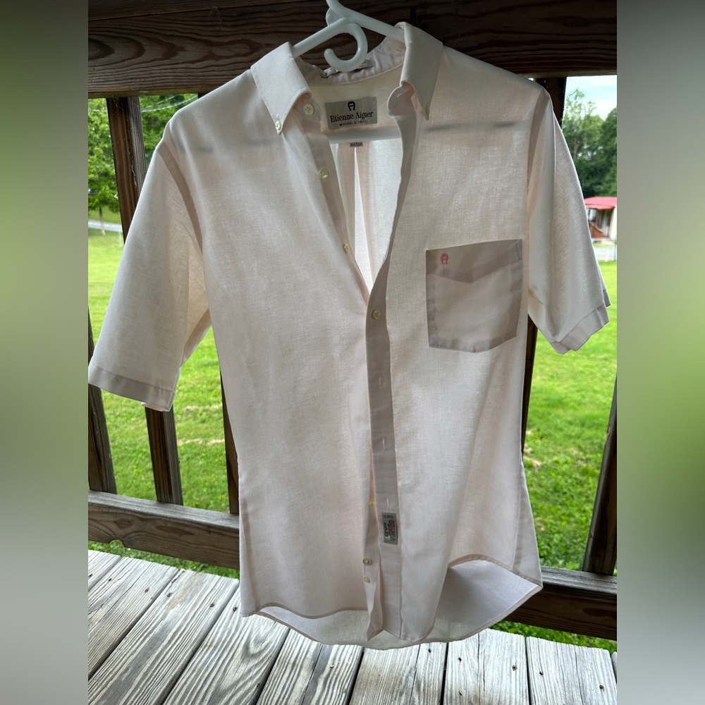 light pink button down/seersucker !